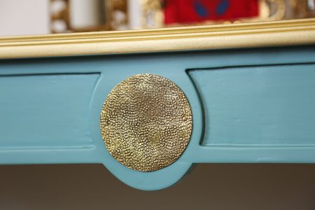 Mint console table details