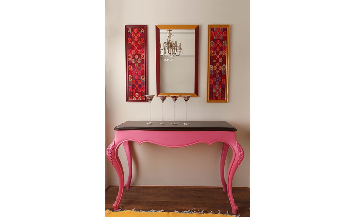 Pink console with veneer